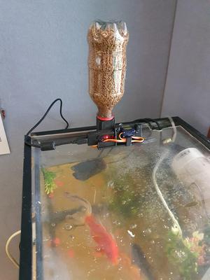 Automatic fish feeder with bottle hopper and SG90 Adapter