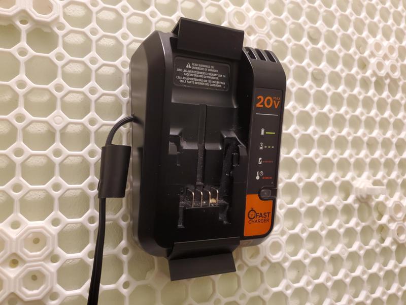 Black & Decker 20V Fast Charger MultiBoard Mount