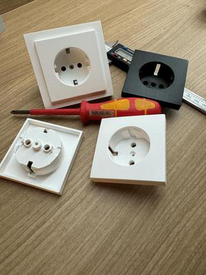 future linear | Busch-Jaeger socket outlet