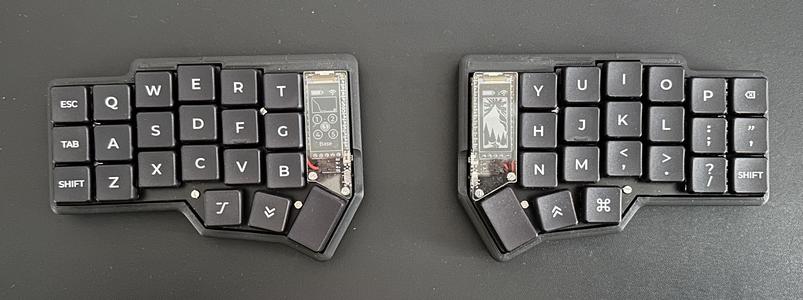 Corne (typeractive) Low Profile Case - Magnetic Tenting