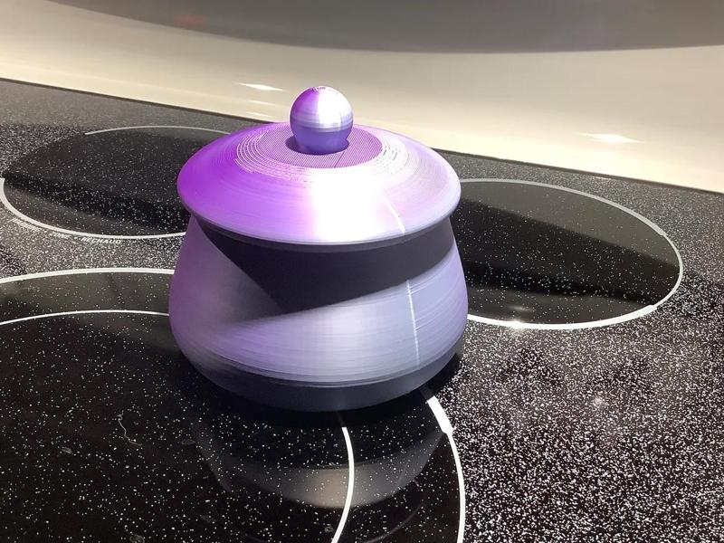 Simple jar with lid 