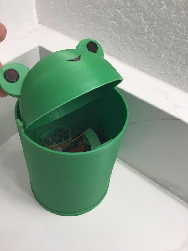 Cute Frog Trash Can