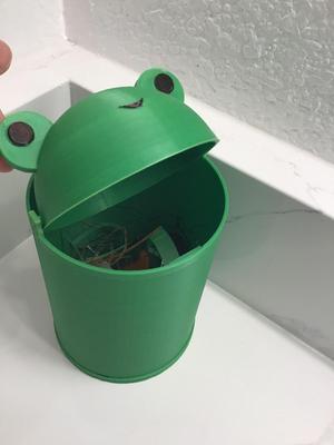 Cute Frog Trash Can