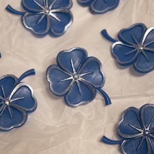  Four-leaf clover