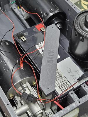 Raiser foot to hold a AGM 12v 10 Ah battery