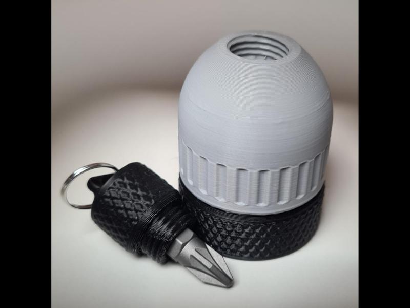 Bit holder with magnet and container for 7 bits