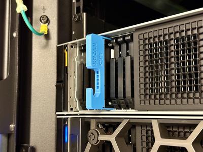 Toolless Dell NV2RX E3.S Disk Tray
