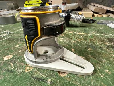 Dewalt DCW600 Router Circle Jig