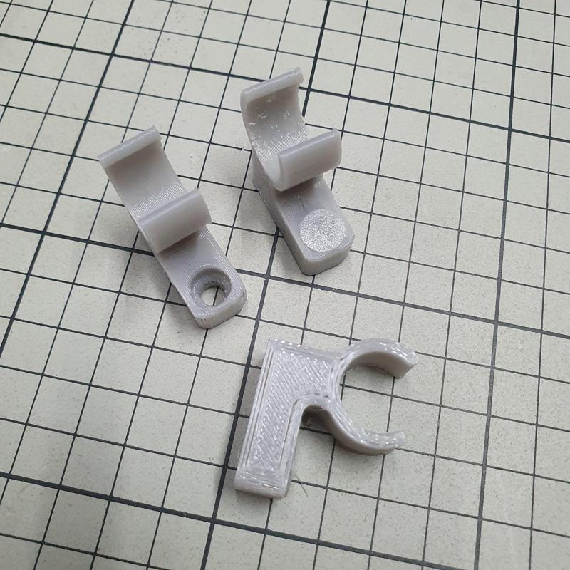 Copper pipe clip L