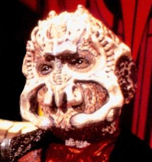 Dramaturgible figure head- Star Trek DS9