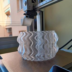 Wavy pot vase mode