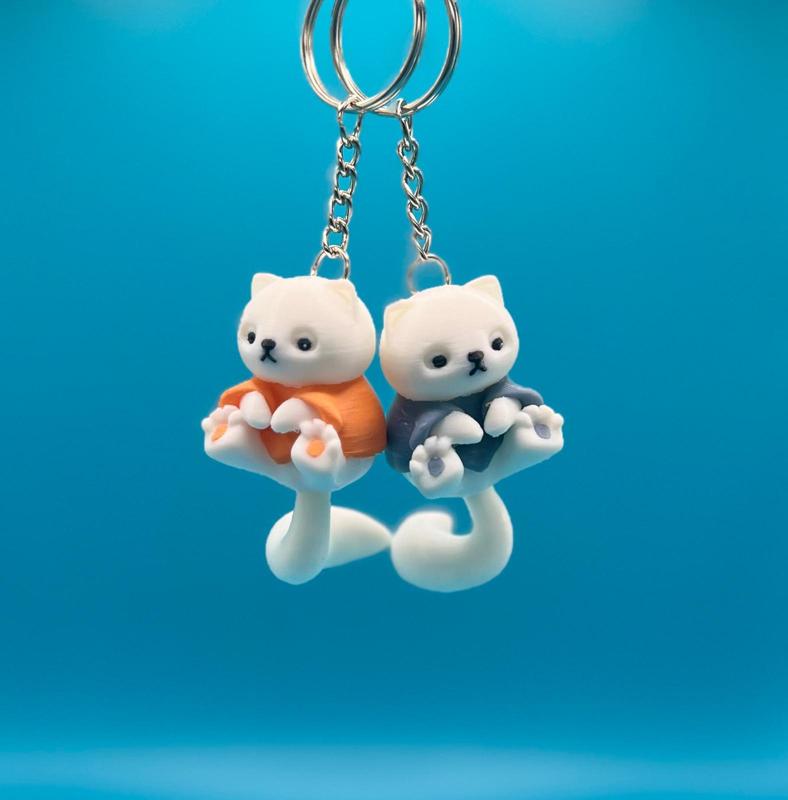 Little cat with sweater keychain