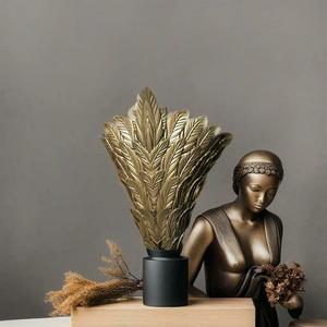Feather vase