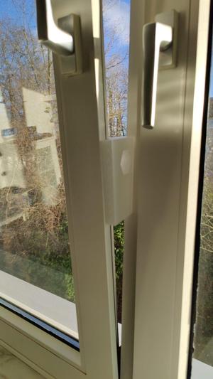 Tilted Window Stopper to safe Cats