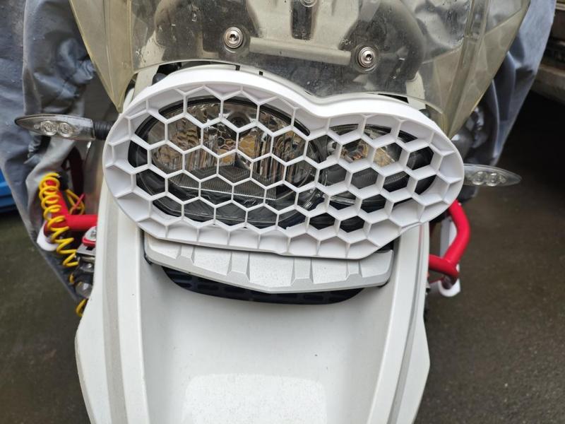 BMW R1200 GS headlight protection (no screws)