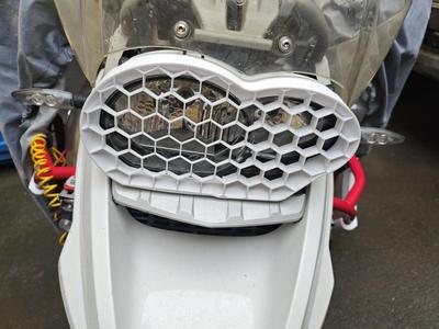 BMW R1200 GS headlight protection (no screws)