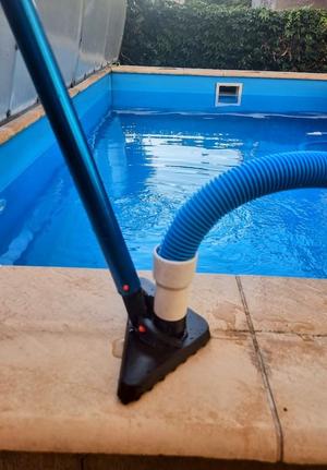 Pool vacuum cleaner / Bazénový vysavač