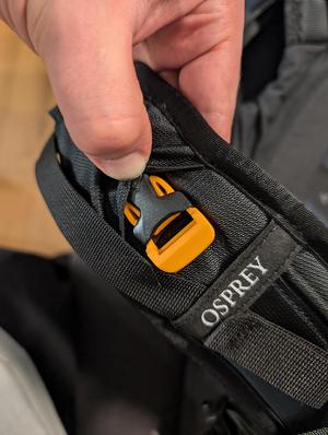 Male buckle/clip for attaching daypacks to Osprey Farpoint