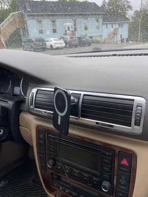Skoda Superb/VW Passat Center Vent Phone Mount 
