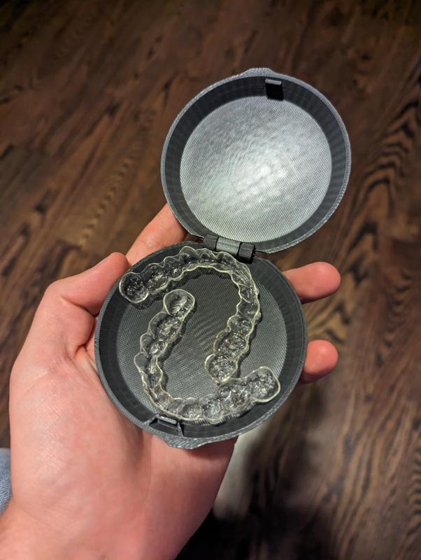 Invisalign or retainer tray