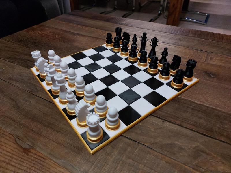 Magnetic chess to dissamble for travel