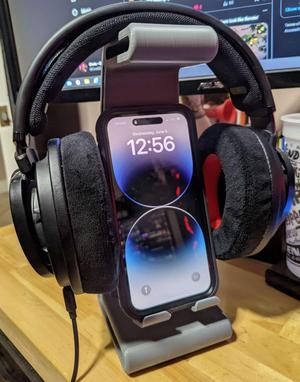 The Best Headset Phone Stand