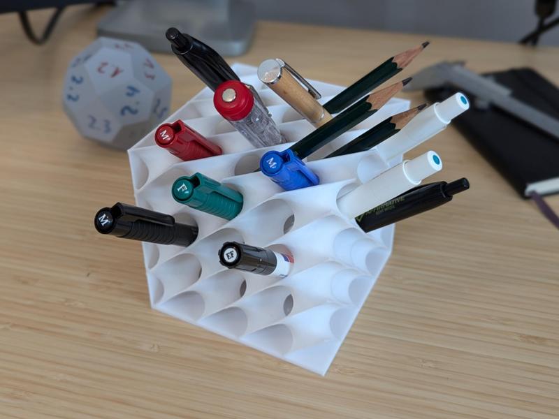 Schwarz D Surface Pen Holder - Desk Organizer