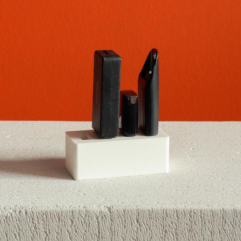 USB holder with 4 slots