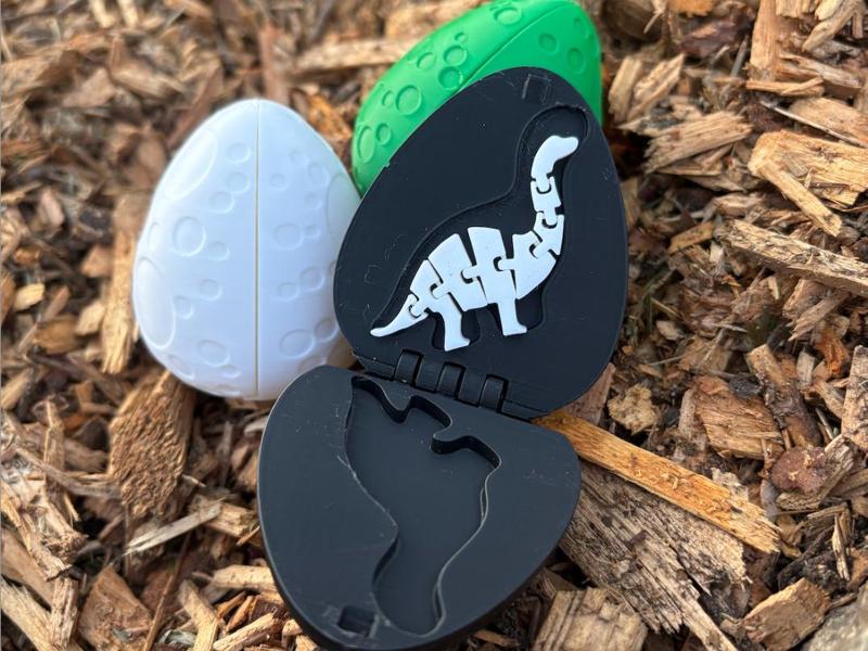 Flexi Brontosaurus egg - snaps shut