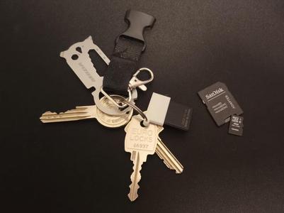 The SDchain || A simple keychain for your sdcards