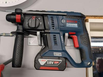 Bosch GBH 18V-21 wall holder
