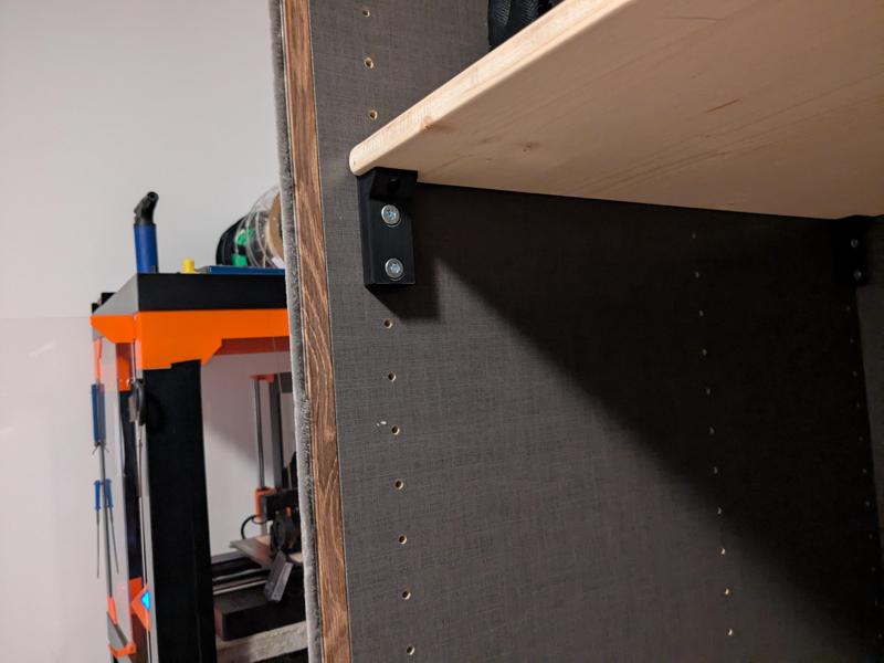 Boardholder for wardrobe