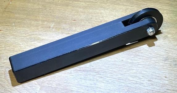 Mosquito screen mounting roller