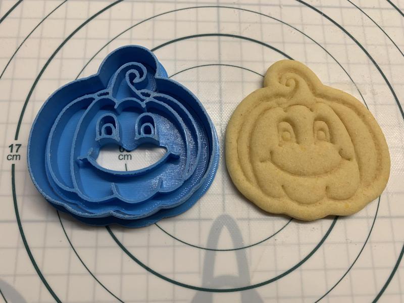 Pumpkin cookie cutter 2