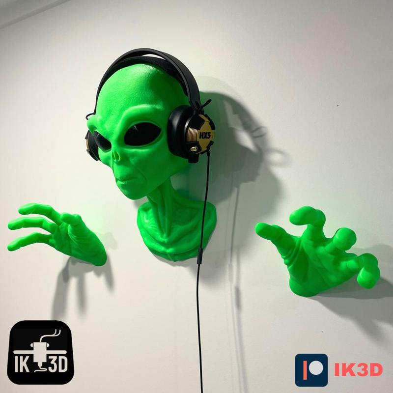 Alien Wall Mounted Headset and Controller Holder / No Supports