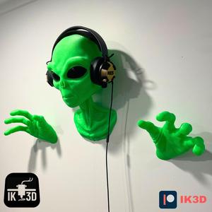 Alien Wall Mounted Headset and Controller Holder / No Supports
