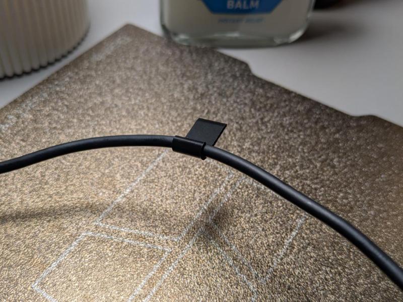Cable clips for organizing cables in Cars