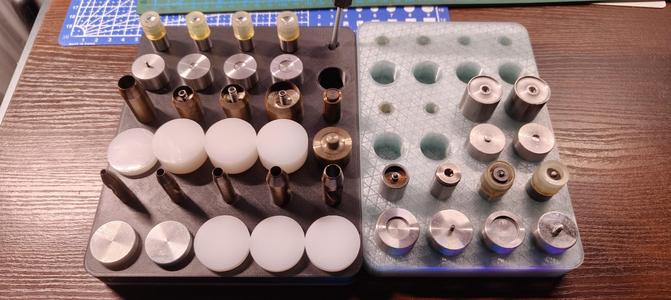 Hand press mold holder