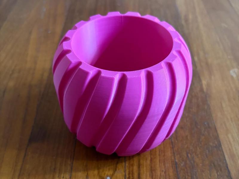 Modern Swirl Planter with driptray