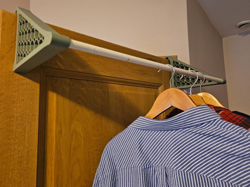 Clip-on door wardrobe/drying rack 