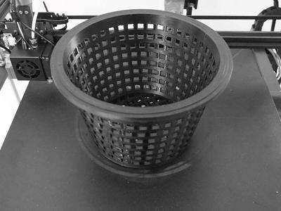 Customizable round pool skimmer basket