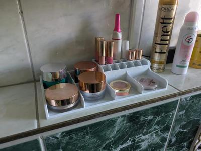 MakeUp Isle   