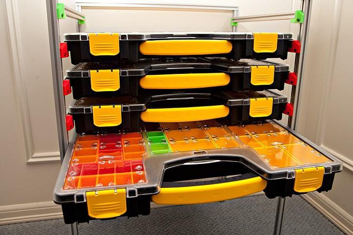 Extrusion shelving system
