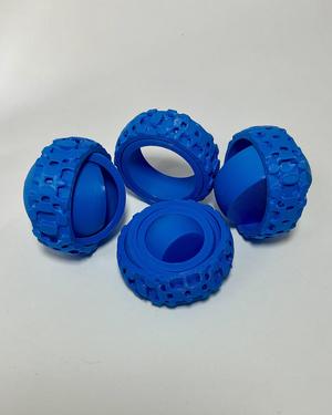 Spinning Lattice Fidgets