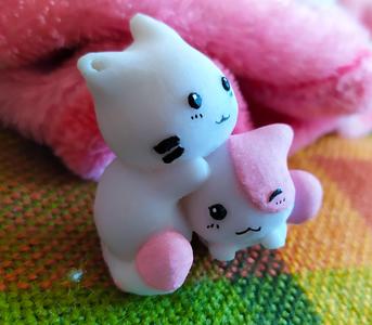 twin cats keychain