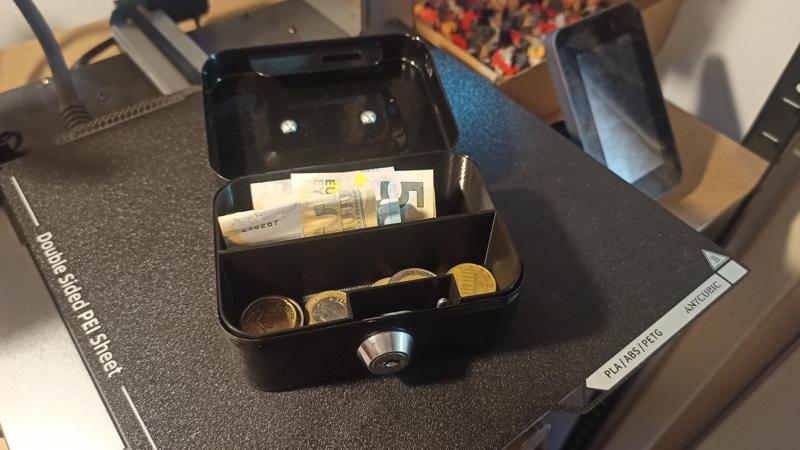 Moneybox separator