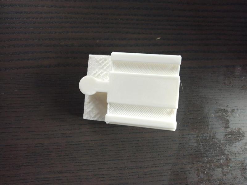 Thomas the Tank Engine Wooden Track Connector for Sodor Scrub & Shine (2004)