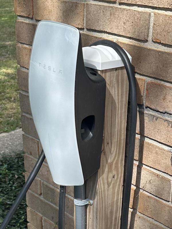 Tesla Wall Charger Cable Management Finial for a 4"x4" Post