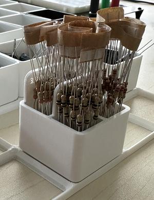 Gridfinity - Resistors - 22Ω, 47 Ω, 68 Ω, 100 Ω