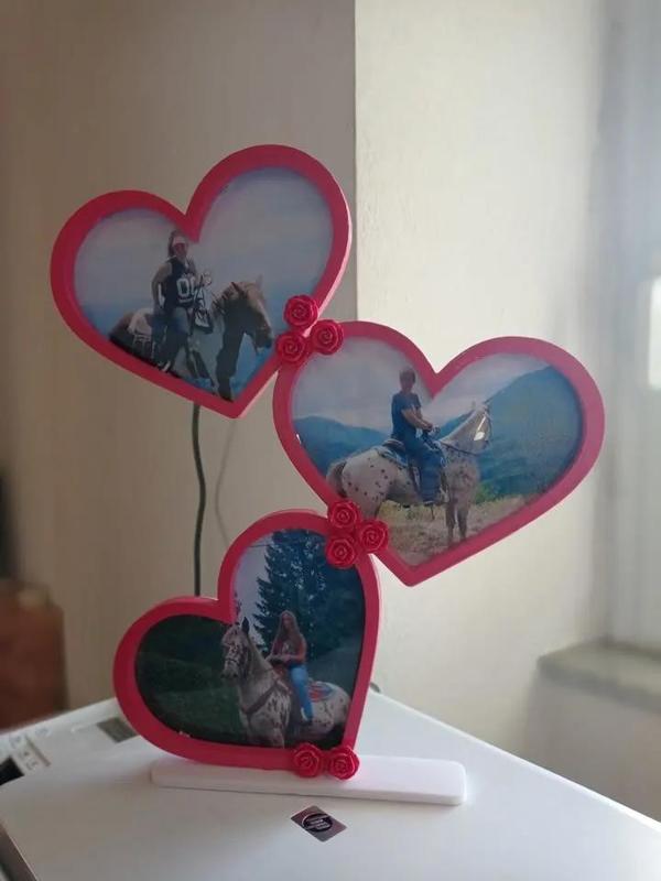 portaretrato de 3 corazones   